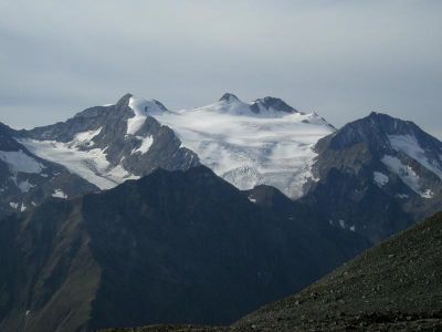 003-Gezoomter Blick auf Zuckerhuetl und Wilder Freiger